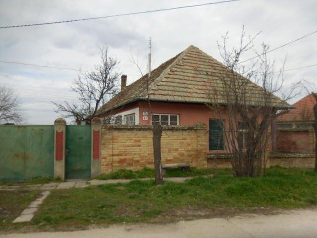 UPUSTENÉ!!! DRAŽBA 15.06.2018 o  10.30 hod., rodinný dom Dvory nad Žitavou, okres Nové Zámky