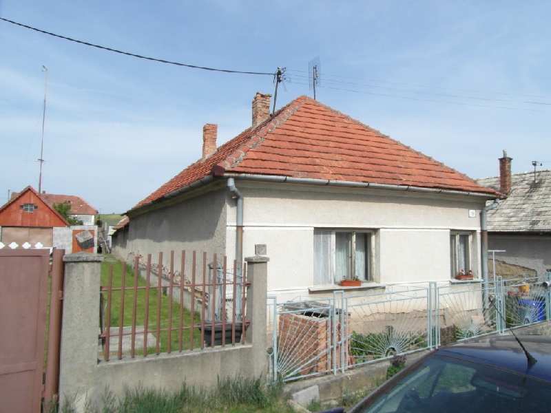 DRAŽBA 11.04.2016 o 13.00 hod., rodinný dom, 3 izbový byt Búč, okres Komárno - náhľad