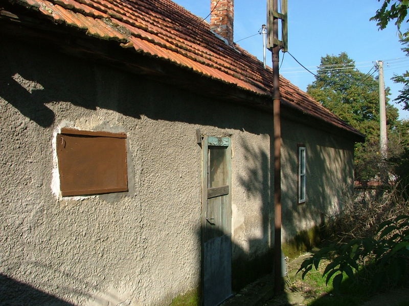DRAŽBA 27.09.2011 o 13.00 hod., rodinný dom v Komárne - náhľad