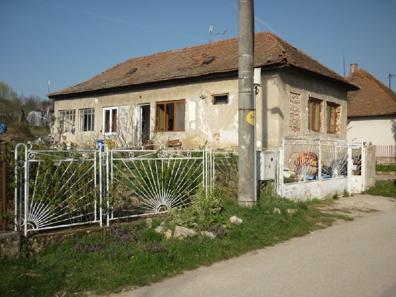 DRAŽBA 08.06.2015 o 14.30 hod., rodinný dom Hosťová, okres Nitra - náhľad
