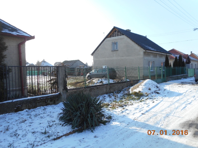 DRAŽBA 12.04.2016 o 11.00 hod., rodinný dom Zlatná na Ostrove, okres Komárno