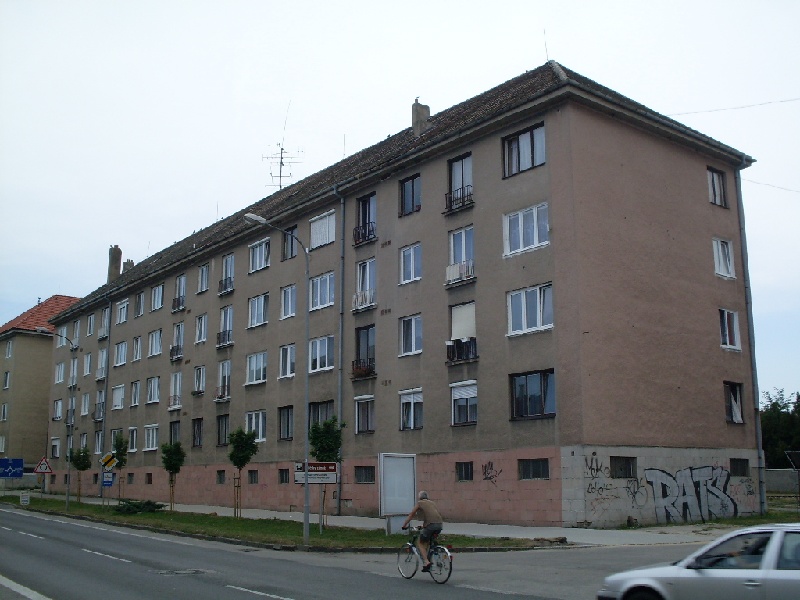 DRAŽBA 16.10.2012 o 11.00 hod., 3 izbový byt v Holíči