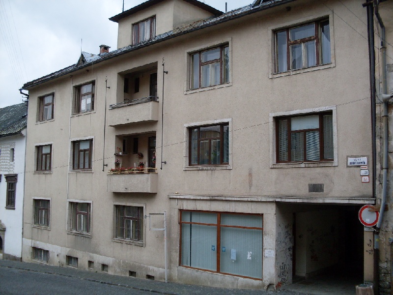 DRAŽBA 05.04.2011 o 09.30 hod., 4 izbový byt v Banskej Štiavnici