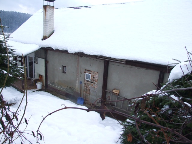 DRAŽBA 08.03.2012 o 11.00 hod., rodinný dom v Považskom Chlmci - náhľad