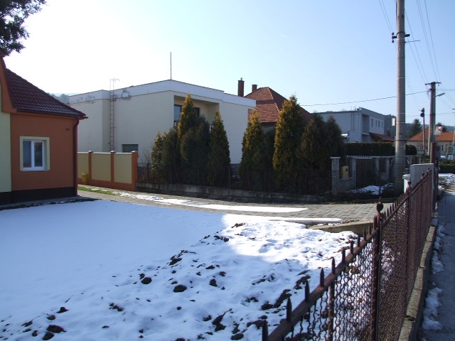 DRAŽBA 29.03.2012 o 11.00 hod., rodinný dom v Malých Uherciach - náhľad