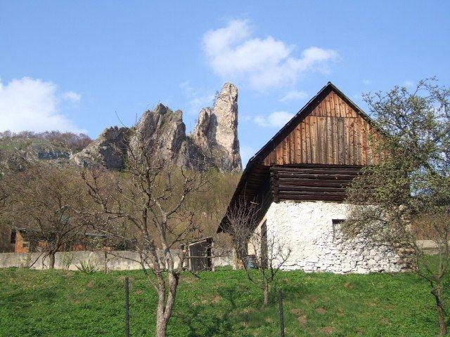 DRAŽBA 08.10.2012 o 10.00 hod., rodinný dom v Červenom kameni - náhľad