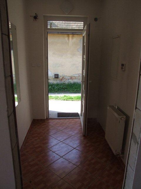 DRAŽBA 21.08.2012 o 11.00 hod., rodinný dom v Blatnej na Ostrove - náhľad