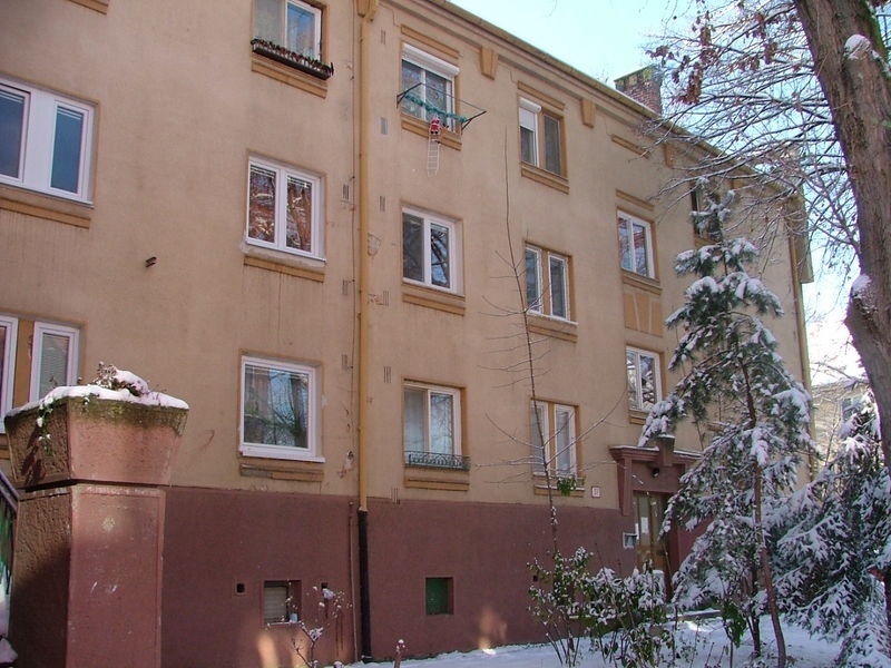 DRAŽBA 28.04.2011 o 10.30 hod., 2 izbový byt v Komárne