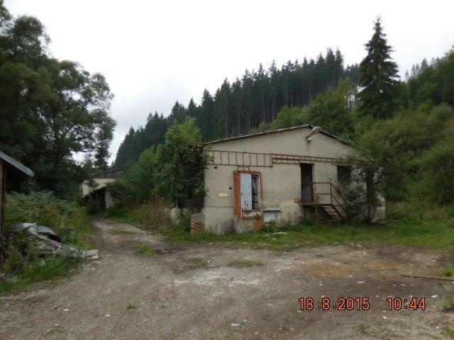 DRAŽBA 28.10.2015 o 10.00 hod., kravíny Makov, okres Čadca - náhľad
