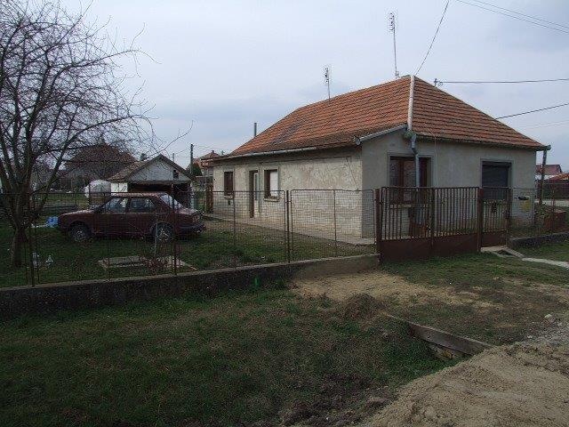 UPUSTENÉ !!! DRAŽBA 11.05.2015 o 10.00 hod., rodinný dom Marcelová, okres Komárno