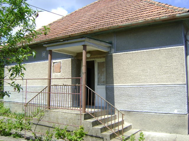 DRAŽBA 07.05.2019 o 11.00 hod., rodinný dom Veľké Kosihy, okres Komárno - náhľad