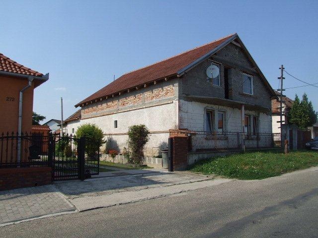 DRAŽBA 20.09.2012 o 11.00 hod., rodinný dom v Trhovej Hradskej