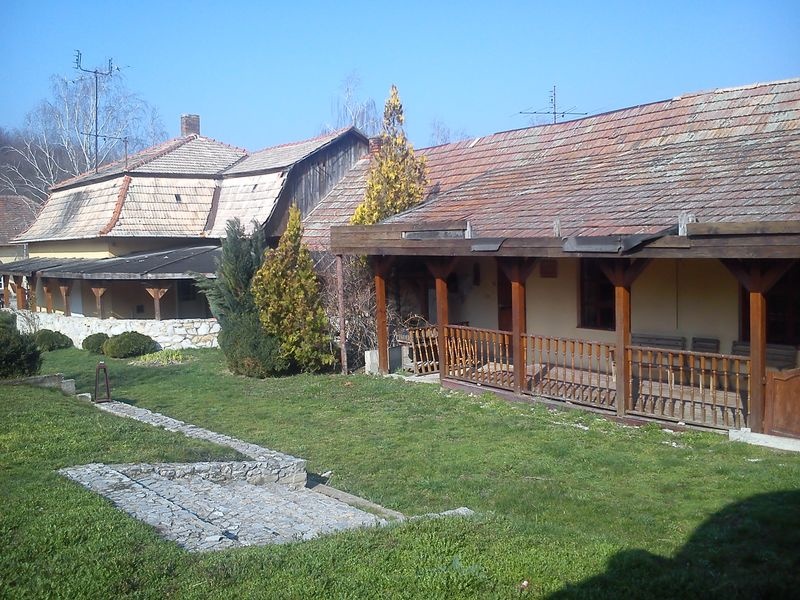 DRAŽBA 15.10.2015 o 13.00 hod., rodinný dom Šarkan, okres Nové Zámky - náhľad