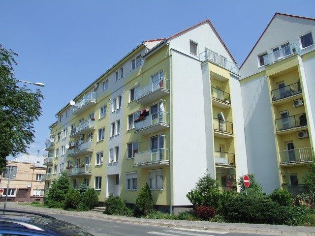 UPUSTENÉ !!! DRAŽBA 06.05.2015 o 10.00 hod., 4 izbový byt Nové Zámky, okres Nové Zámky