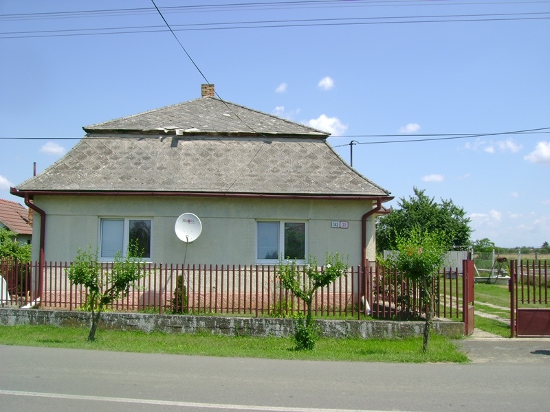 DRAŽBA 01.10.2015 o 14.00 hod., rodinný dom Veľké Trakany, okres Trebišov