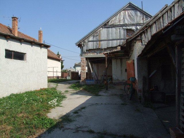 DRAŽBA 20.09.2012 o 11.00 hod., rodinný dom v Trhovej Hradskej - náhľad