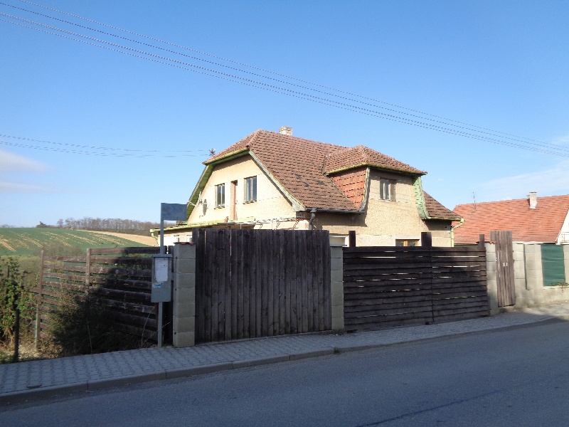 UPUSTENÉ!!! DRAŽBA 08.06.2018 o 10.00 hod., rodinný dom Haláčovce, okres Bánovce nad Bebravou - náhľad