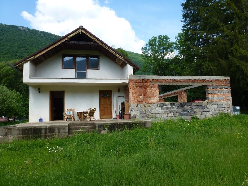 DRAŽBA 10.11.2015 o 13.00 hod., rodinný dom Slavec, okres Rožňava
