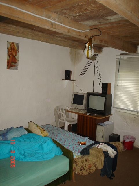 DRAŽBA 15.12.2011 o 10.00 hod., rodinný dom v Tešedíkove - náhľad