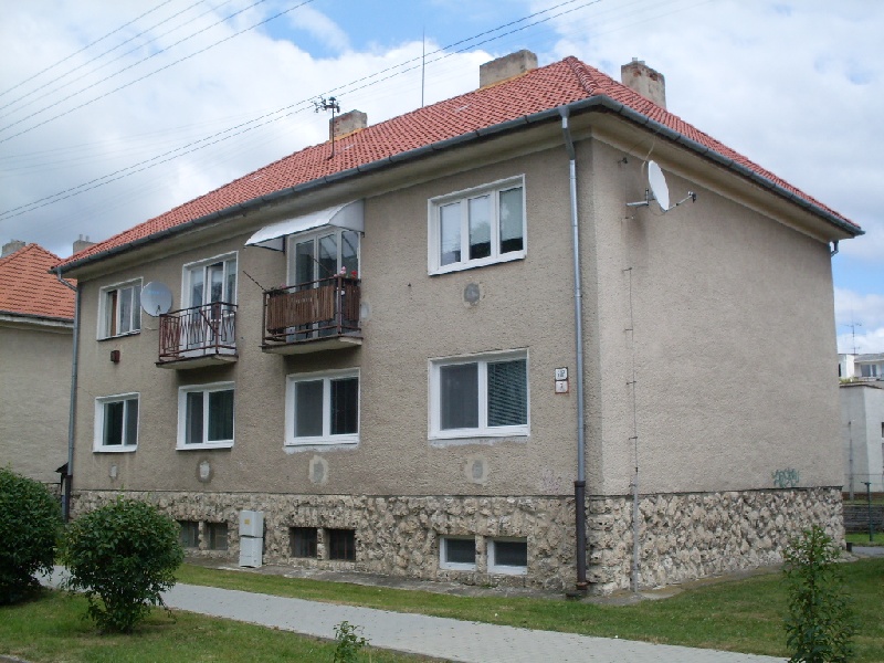DRAŽBA 06.10.2011 o 13.00 hod., 2 izbový byt v Brezovej pod Bradlom