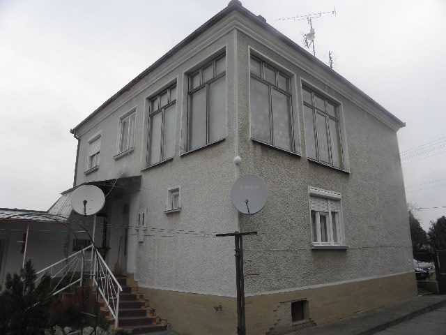DRAŽBA 17.08.2015 o 13.00 hod., rodinný dom + letná kuchyňa + garáž Rúbaň, okres Nové Zámky - náhľad