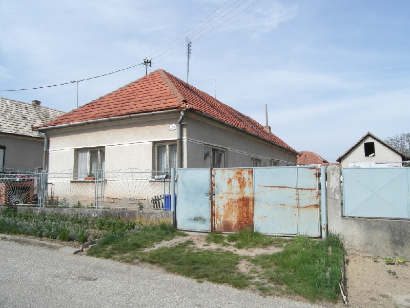 DRAŽBA 11.04.2016 o 13.00 hod., rodinný dom, 3 izbový byt Búč, okres Komárno - náhľad