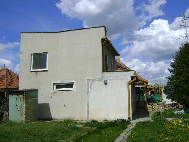 DRAŽBA 12.01.2016 o 11.00 hod., rodinný dom Komárno, okres Komárno - náhľad