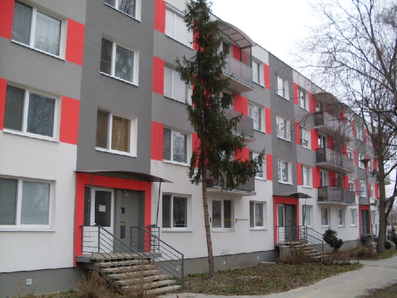 DRAŽBA 10.05.2012 o 13.00 hod., 2 izbový byt v Komárne