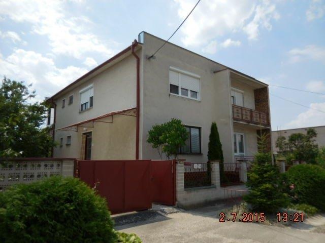 DRAŽBA 06.10.2015 o 10.00 hod., rodinný dom Kolárovo, okres Komárno - náhľad