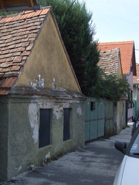 !!!UPUSTENÉ!!!DRAŽBA 13.11.2012 o 11.00 hod., rodinný dom v Bratislave-Rača, okres Bratislava III