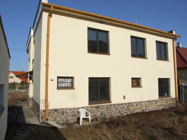 DRAŽBA 29.03.2012 o 11.00 hod., rodinný dom v Malých Uherciach - náhľad