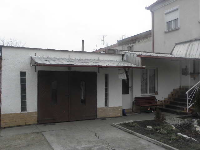 DRAŽBA 17.08.2015 o 13.00 hod., rodinný dom + letná kuchyňa + garáž Rúbaň, okres Nové Zámky - náhľad