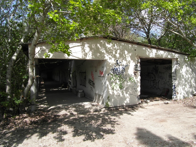 DRAŽBA 17.06.2014 o 10.00 hod., hydináreň, kravín, prevádzková budova a pozemky Nová Dedinka, okres Senec - náhľad