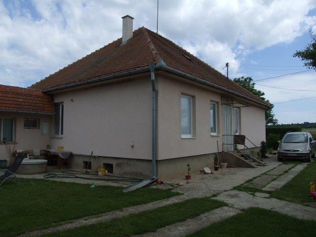 DRAŽBA 19.08.2013 o 10.00 hod., rodinný dom Čechynce, okres Nitra - náhľad