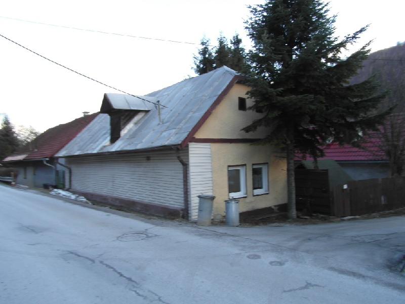 DRAŽBA 03.06.2019 o 10.00 hod., rodinný dom Tajov, okres Banská Bystrica - náhľad