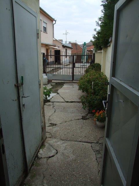 DRAŽBA 07.10.2014 o 11.00 hod., nebytová budova Komárno, okres Komárno - náhľad