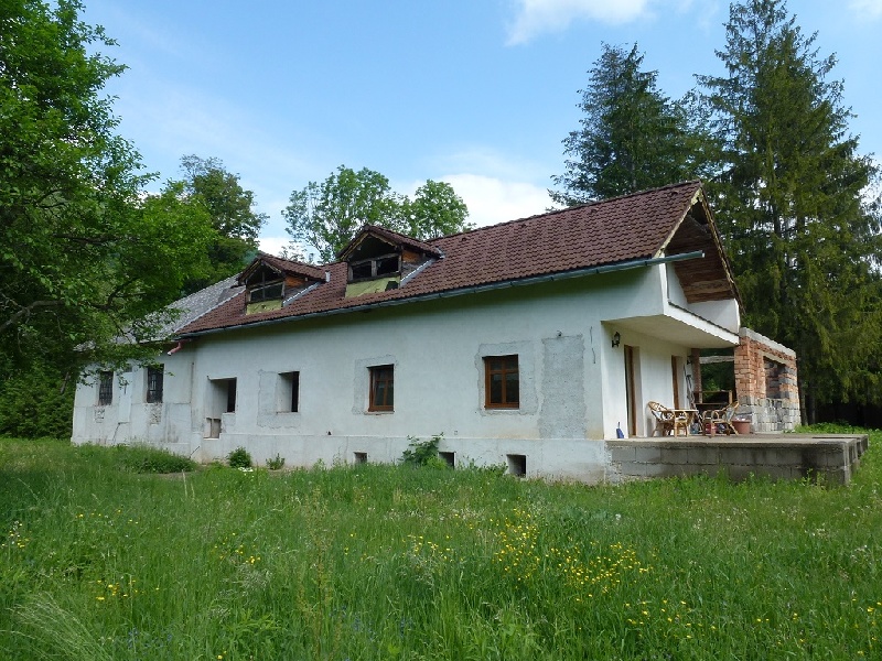 DRAŽBA 10.11.2015 o 13.00 hod., rodinný dom Slavec, okres Rožňava - náhľad