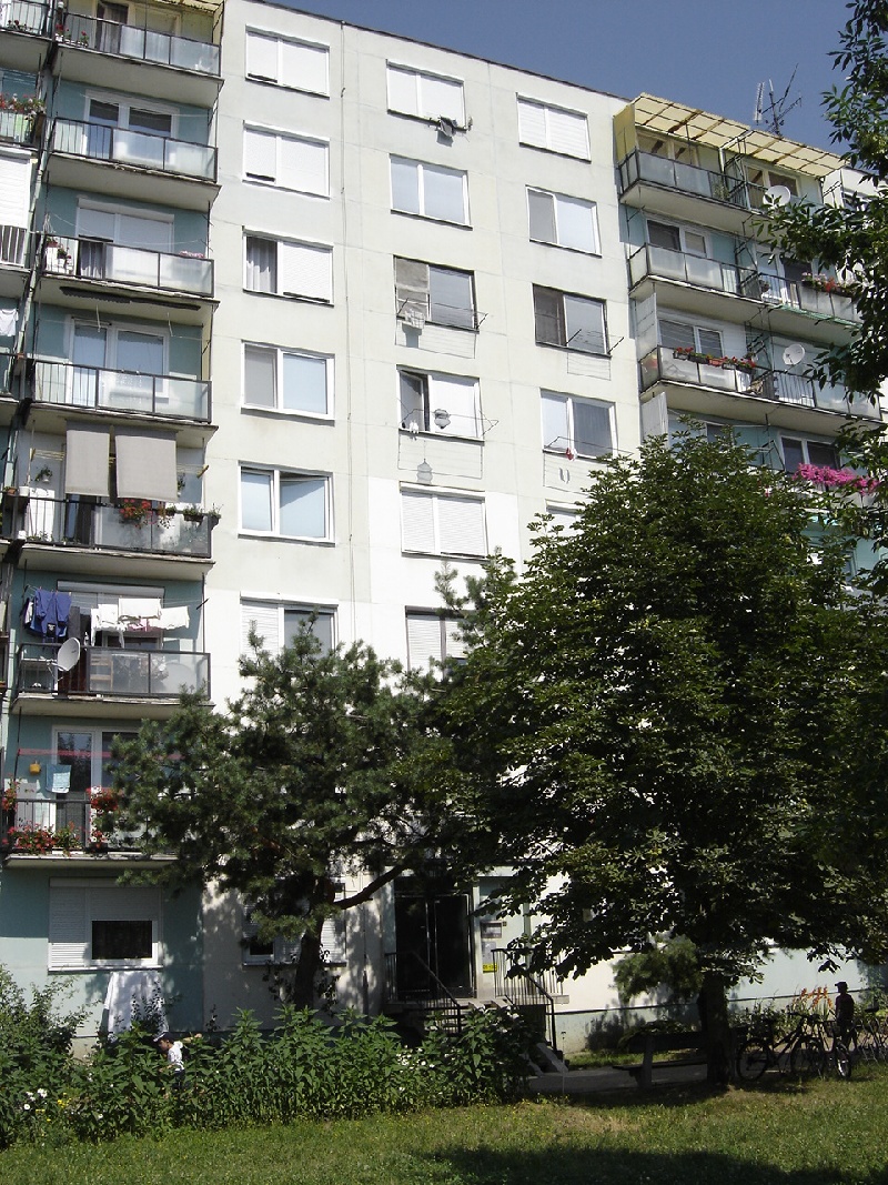 DRAŽBA 20.06.2011 o 10.30 hod., 1 izbový byt v Štúrove