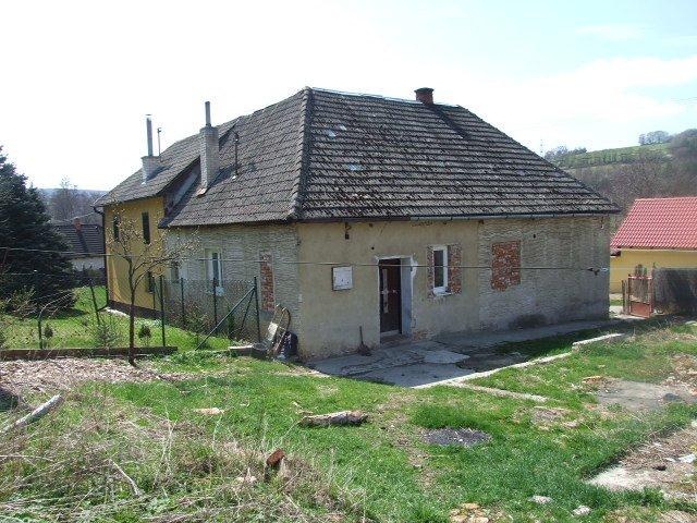 DRAŽBA 14.08.2012 o 10.00 hod., rodinný dom v Hrachovišti