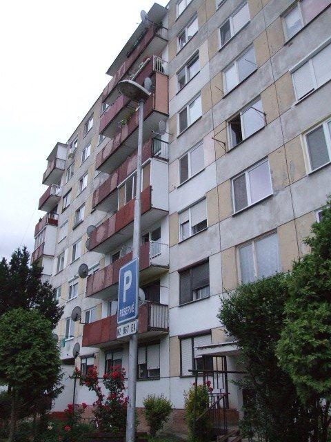 DRAŽBA 26.09.2012 o 11.00 hod., 2 izbový byt v Nových Zámkoch