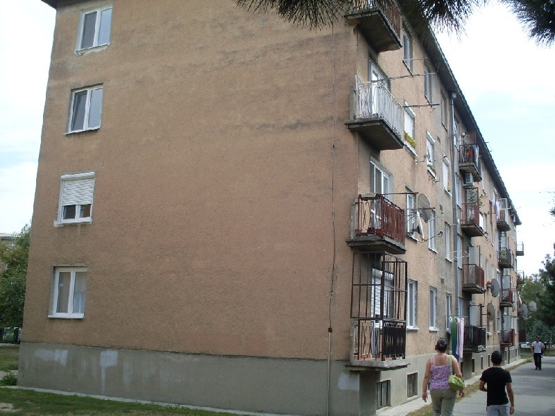 DRAŽBA 18.12.2012 o 11.00 hod., 2 izbový byt v Komárne, okres Komárno