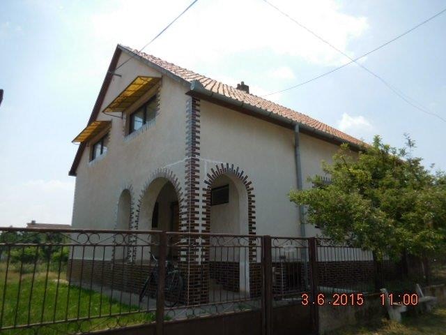 DRAŽBA 21.09.2015 o 11.00 hod., rodinný dom Moča, okres Komárno