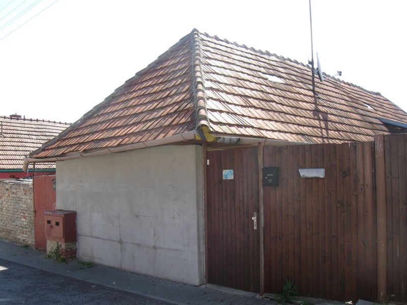 DRAŽBA 12.10.2015 o 14.00 hod., rodinný dom a rodinný dom Nitra, okres Nitra