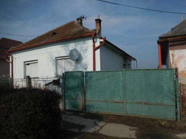DRAŽBA 27.04.2018 o 13.00 hod., rodinný dom Bátorove Kosihy, okres Komárno