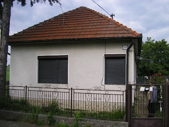 Rodinný dom Zbrojníky,  okr. Levice