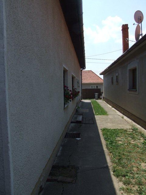DRAŽBA 28.09.2012 o 10.00 hod., rodinný dom v Žitavanoch - náhľad
