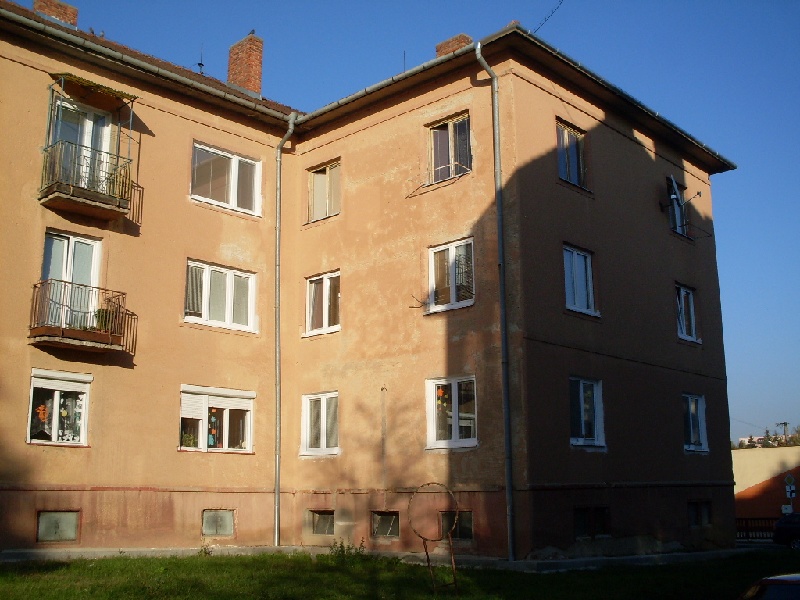 DRAŽBA 10.12.2012 o 13.00 hod., 2 izbový byt v Tlmačoch, okres Levice