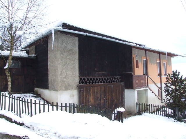 DRAŽBA 08.03.2012 o 11.00 hod., rodinný dom v Považskom Chlmci - náhľad