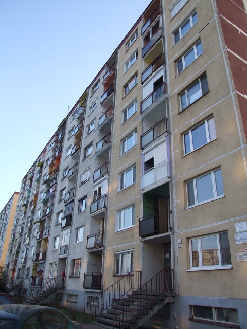 DRAŽBA 12.04.2012 o 11.00 hod., 3 izbový byt v Štúrove