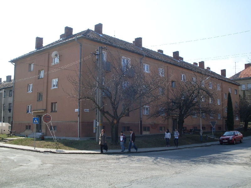 DRAŽBA 14.05.2012 o 10.00 hod., 2 izbový byt v Tlmačoch